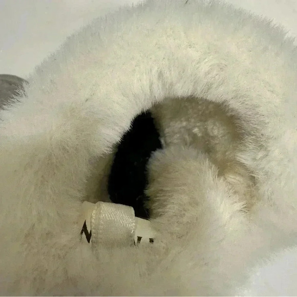 Frozen gray & white w/ snow flakes & rhinestones girls boots size 6 NWOT - Picture 5 of 10